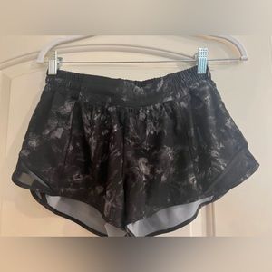 Lululemon Hotty Hot shorts Low Rise 2.5”